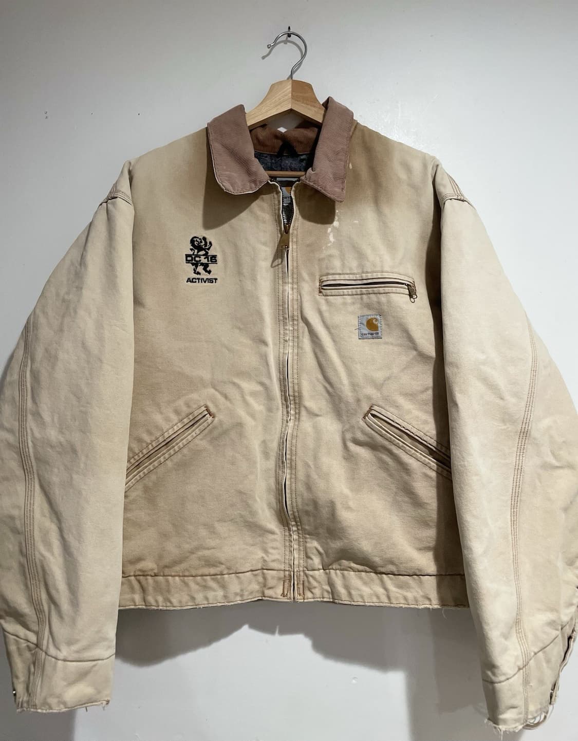 칼하트 J97 디트로이트 커스텀 자켓 브라운 상품이미지1