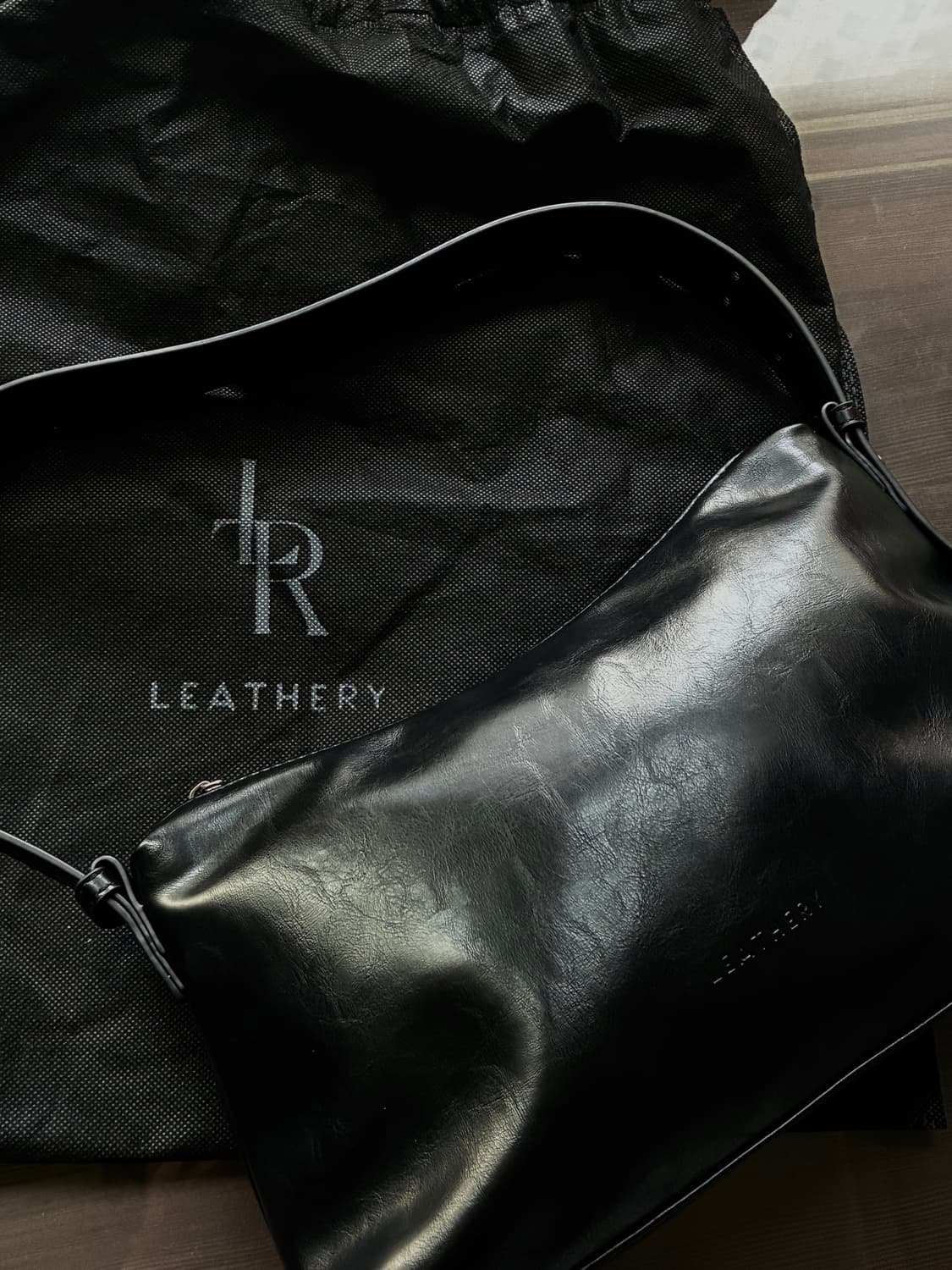 (새상품) 레더리 로엔 숄더백 [BLACK] 판매 상품이미지9
