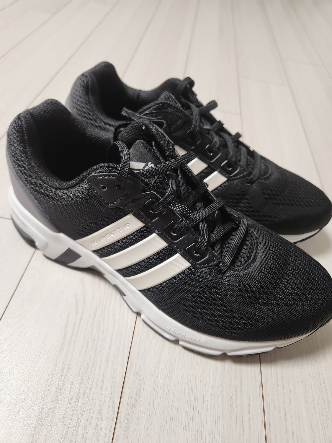 새상품급) 아디다스 운동화 이큅먼트 10 EM B96491 러닝화 사이즈 상품이미지4