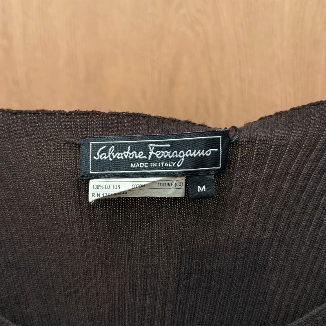 살바토레 페라가모 골지 반팔 니트 티셔츠 스퀘어넥 슬림핏 브라운 상품이미지5