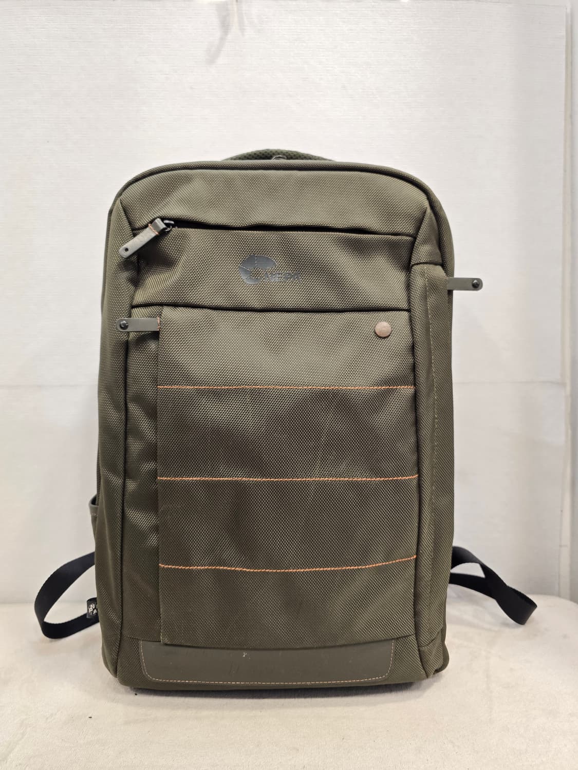 네파 카키색 백팩 상품이미지1