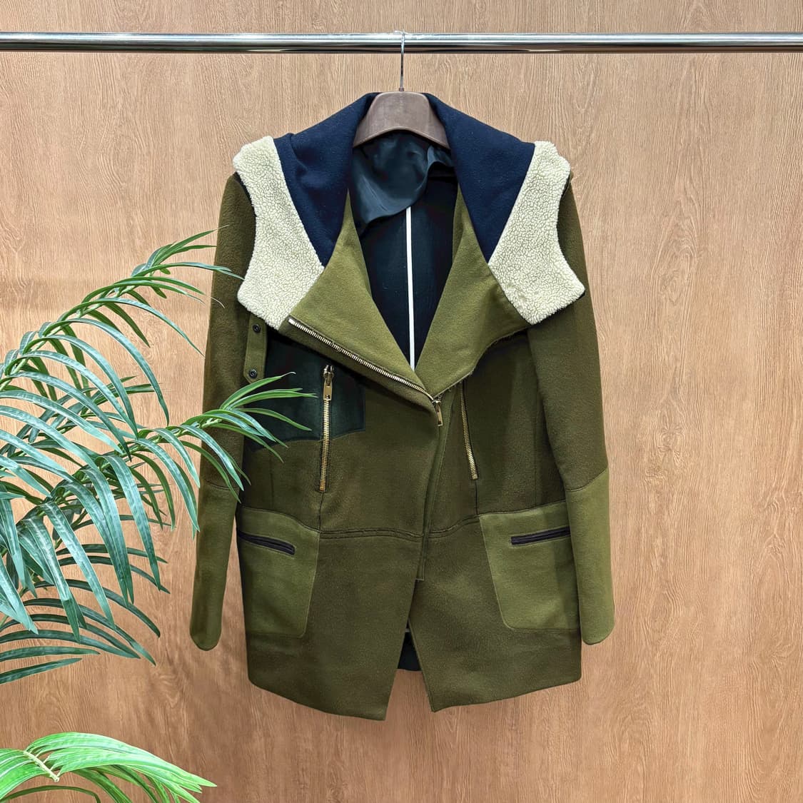 시스템 울 믹스 후드 집업 코트 사선 지퍼 블록 패치워크 디테일 카키 상품이미지1