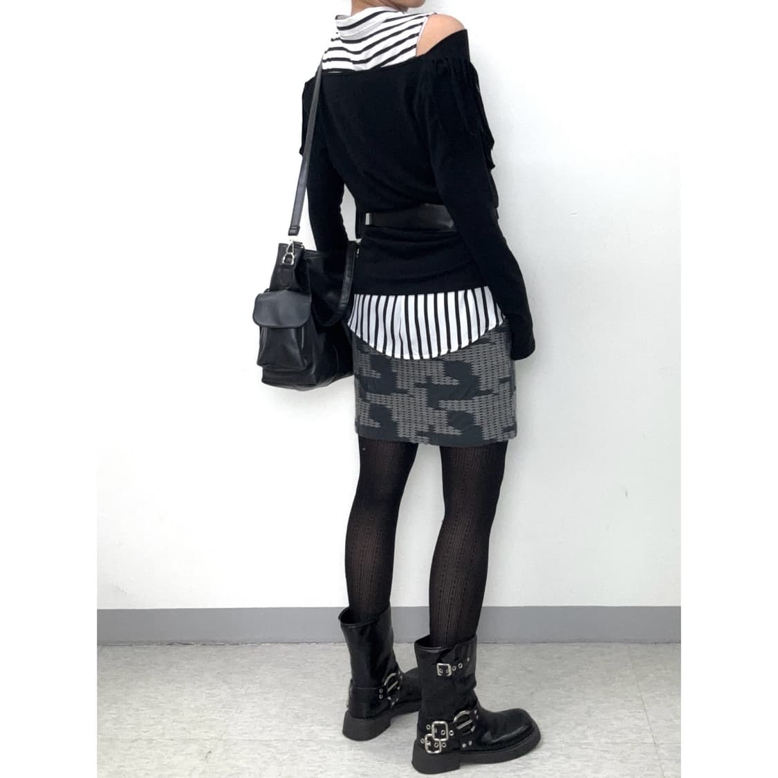 빈티지 블랙 오프숄더 롱슬리브 상품이미지4