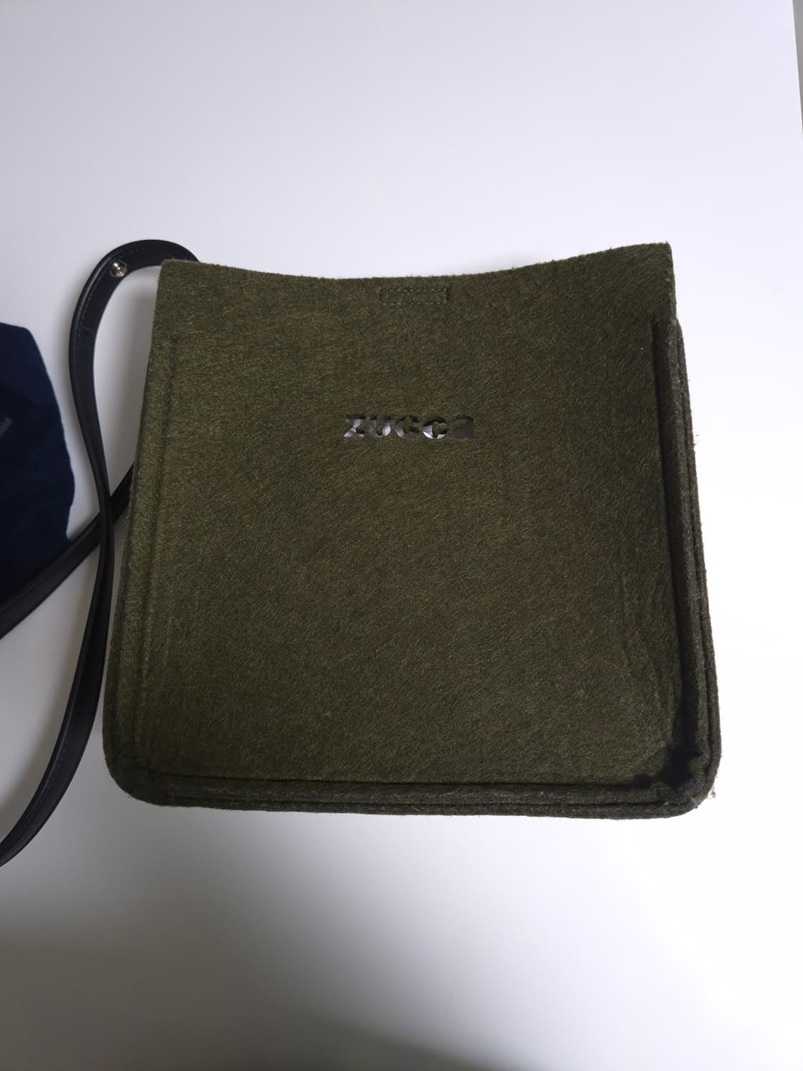 zucca 크로스 백입니다. 상품이미지1