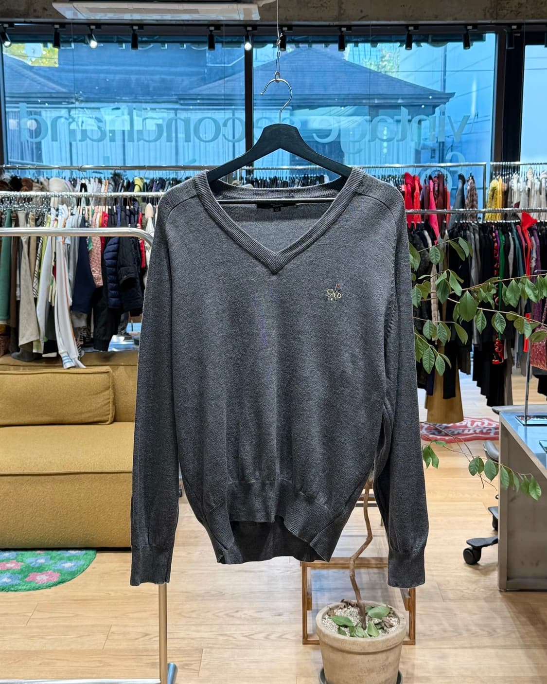 크리스찬 디올 몬슈어 그레이 로고자수 브이넥 니트  상품이미지1