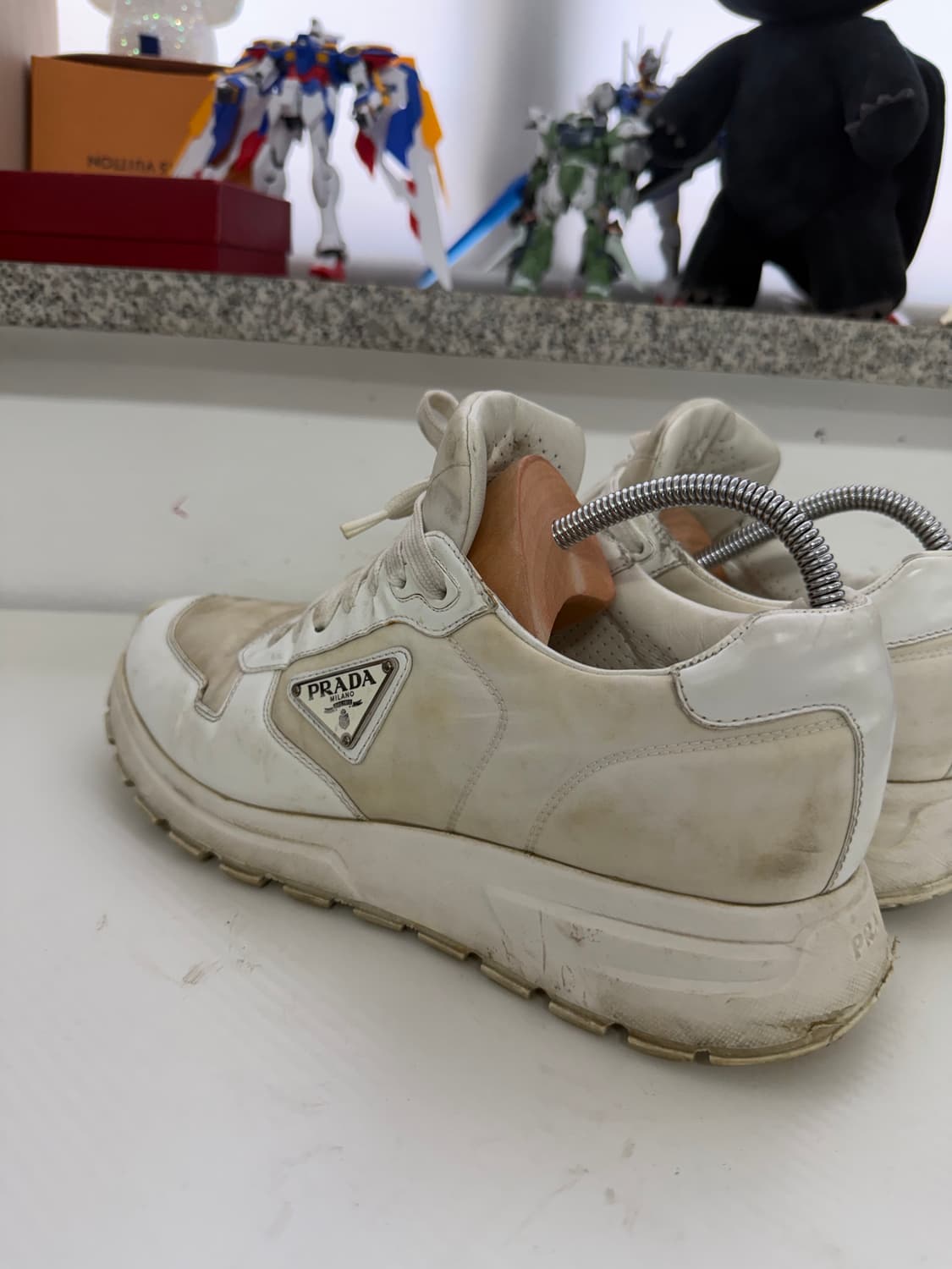 정품) 프라다 남성 리나일론 삼각로고 브러시드 레더 스니커즈 8  상품이미지6