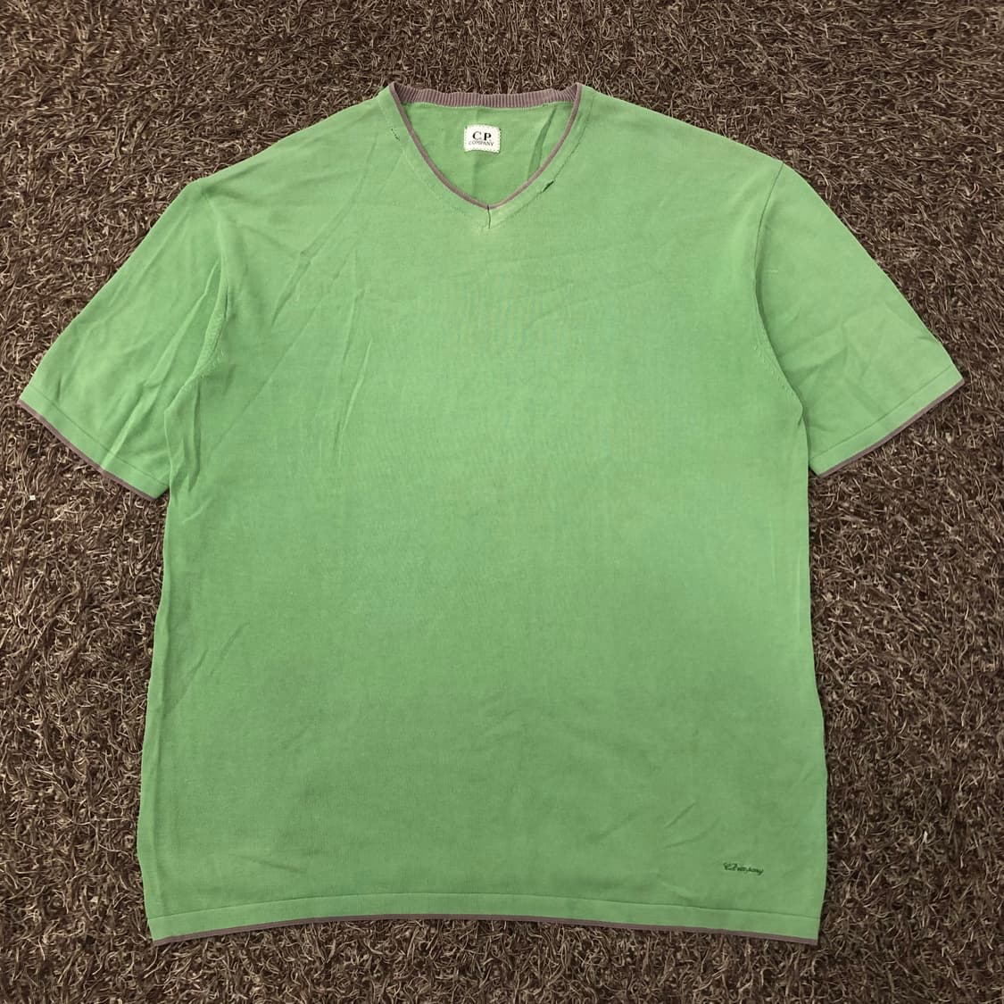 105 CP컴퍼니 브이넥 니트 반팔 티셔츠 상품이미지1
