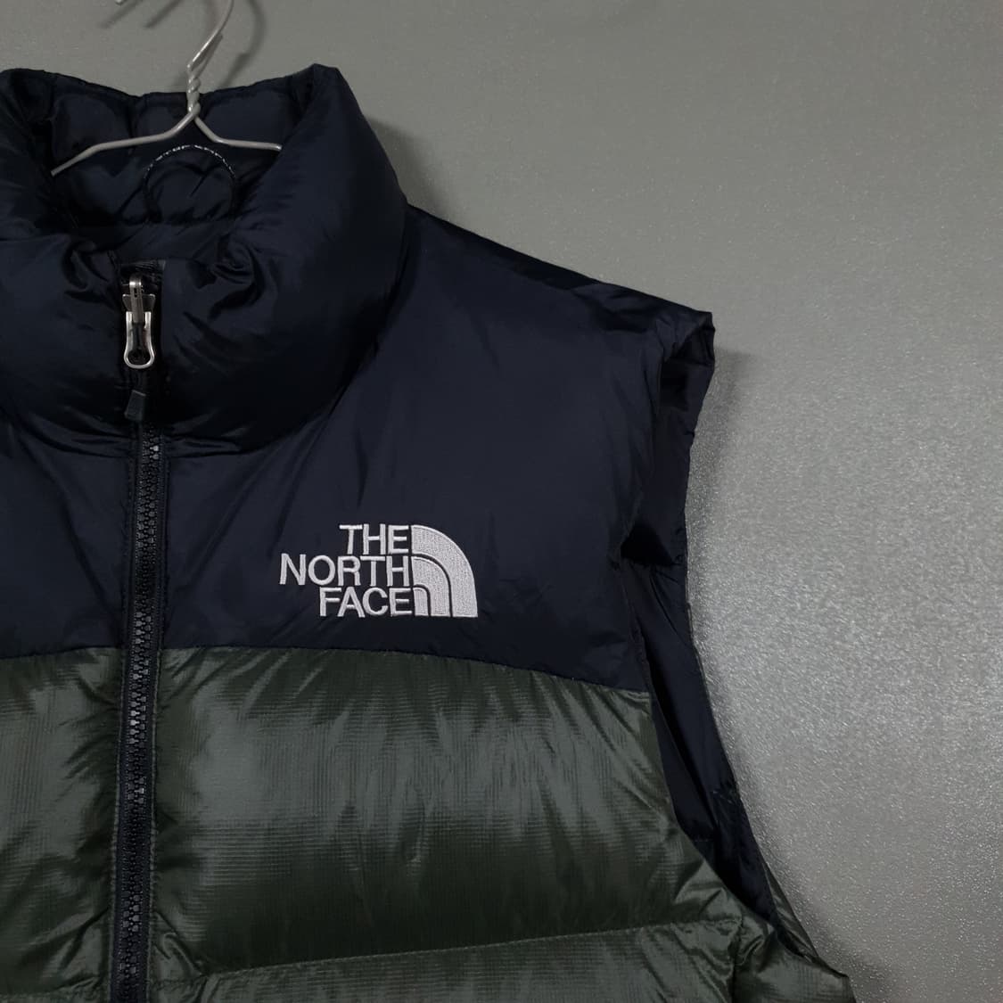 실측 M (95) 노스페이스 700 눕시 패딩 조끼 베스트 카키 블랙 상품이미지2