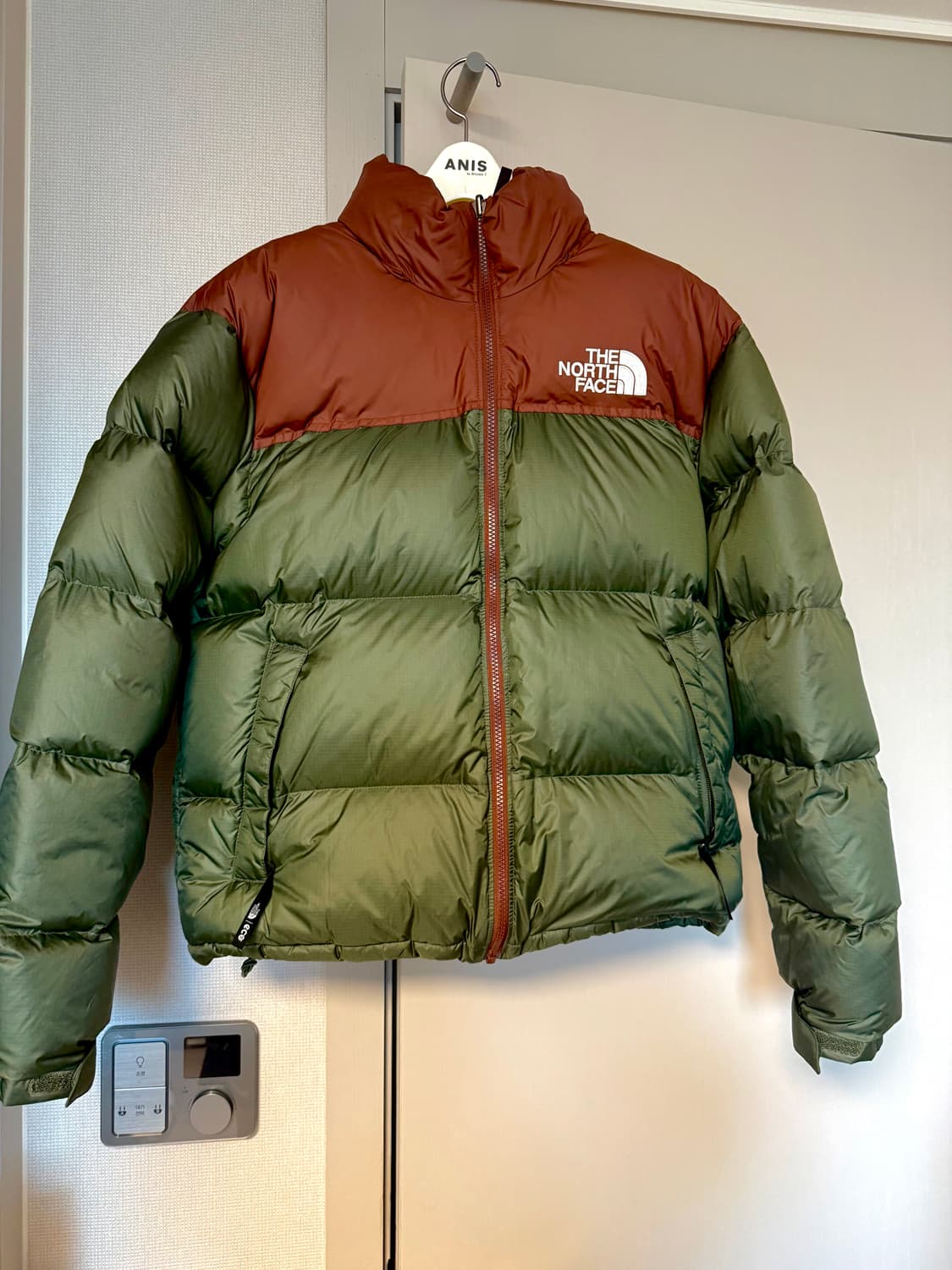노스페이스 1996 눕시 다크카키 패딩 (새상품급) 상품이미지2