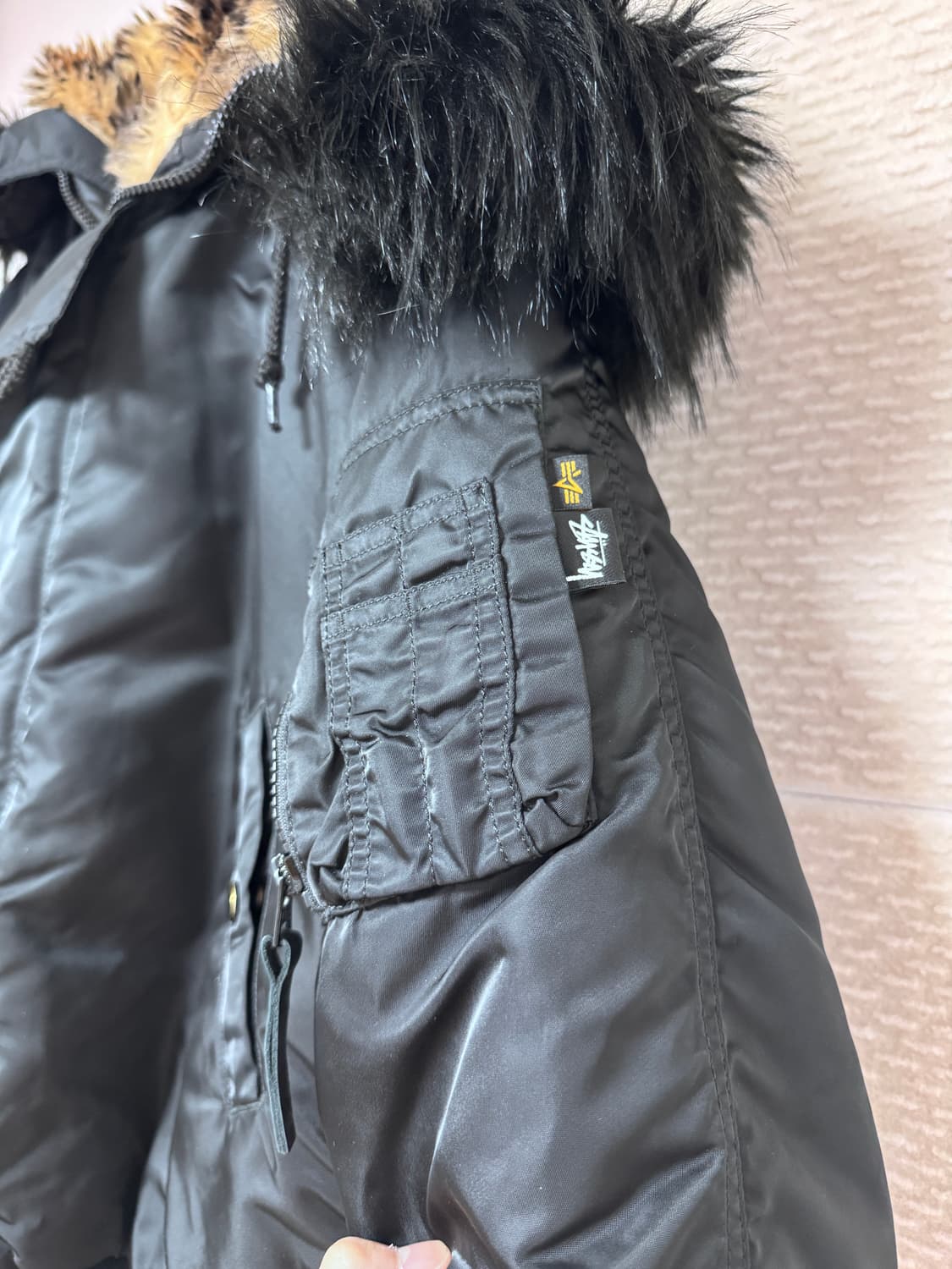 스투시 x 알파 인더스트리 N-2B 숏 웨이스트 파카 블랙 상품이미지9