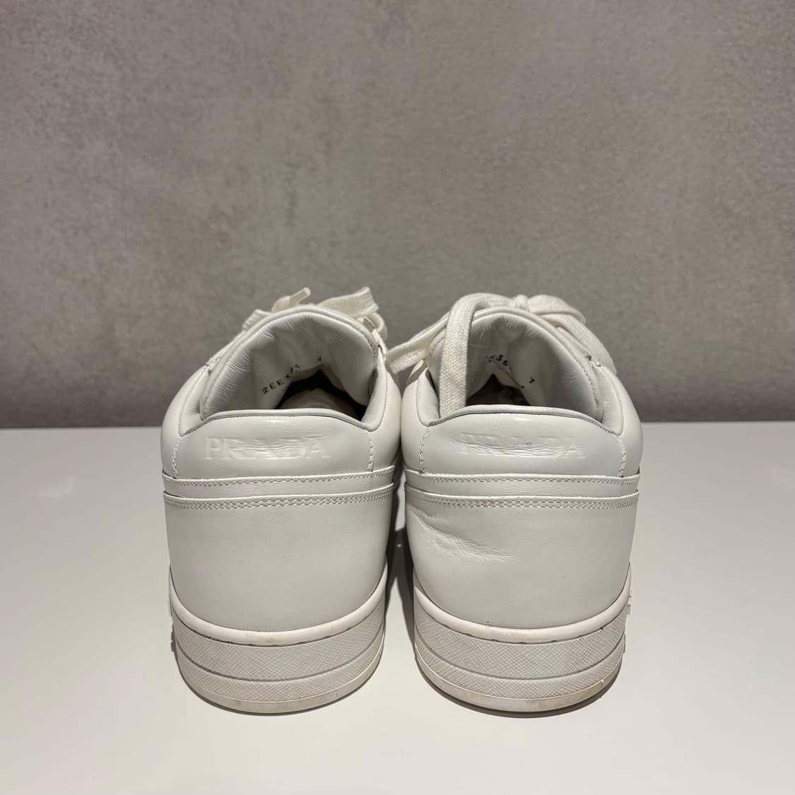 프라다 삼각로고 다운타운 스니커즈 상품이미지4