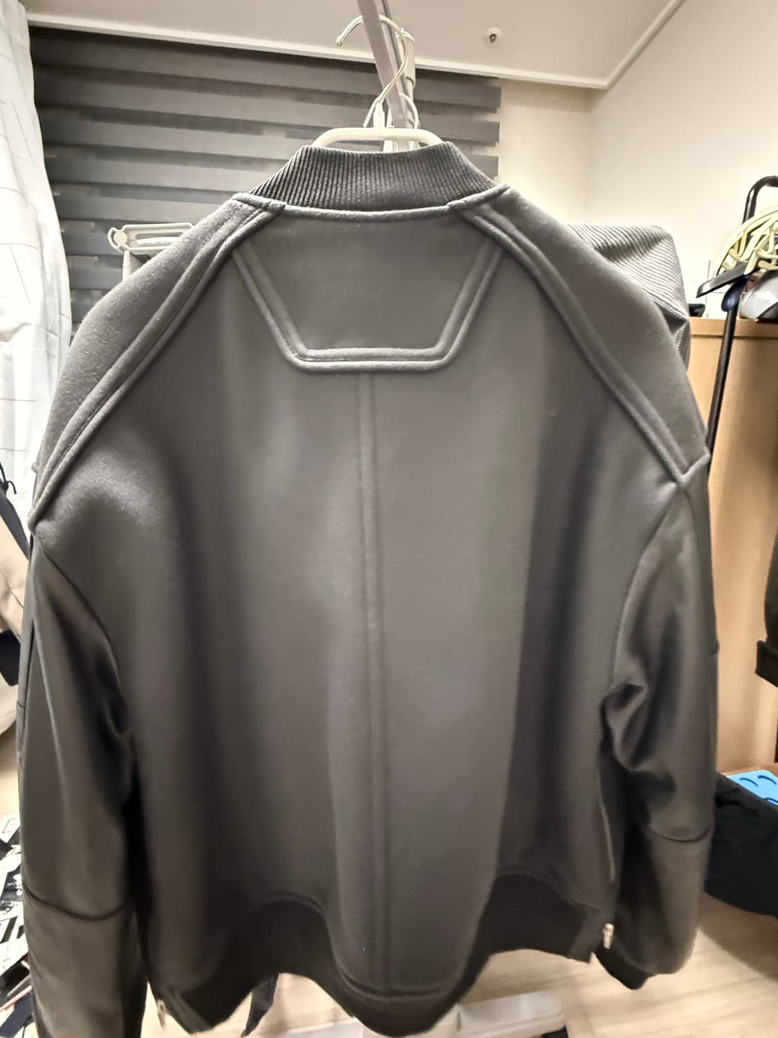 24fw준지 레더 슬리브 바시티 점퍼 - 그레이 46 상품이미지2