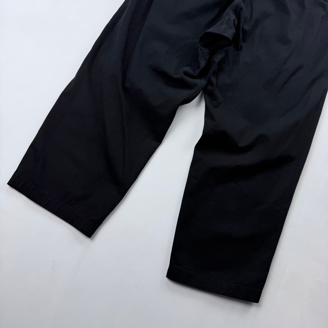 그라미치 루즈 테이퍼드 팬츠 블랙 상품이미지8