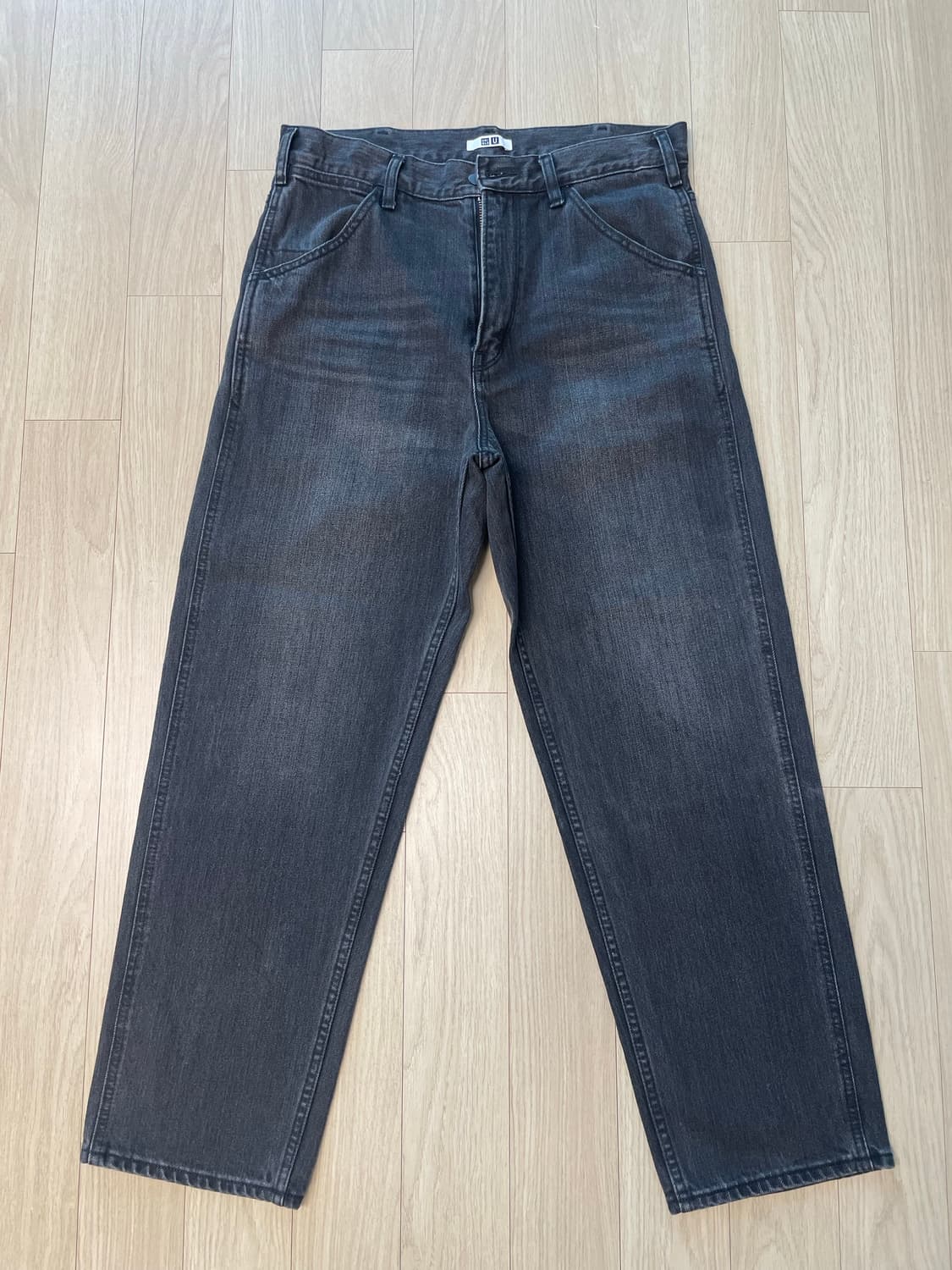 [31] 유니클로u 와이드피트 테이퍼드진 다크그레이 상품이미지1