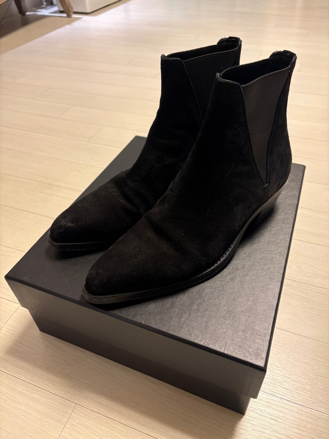 44) 생로랑 스웨이드 첼시부츠 상품이미지1