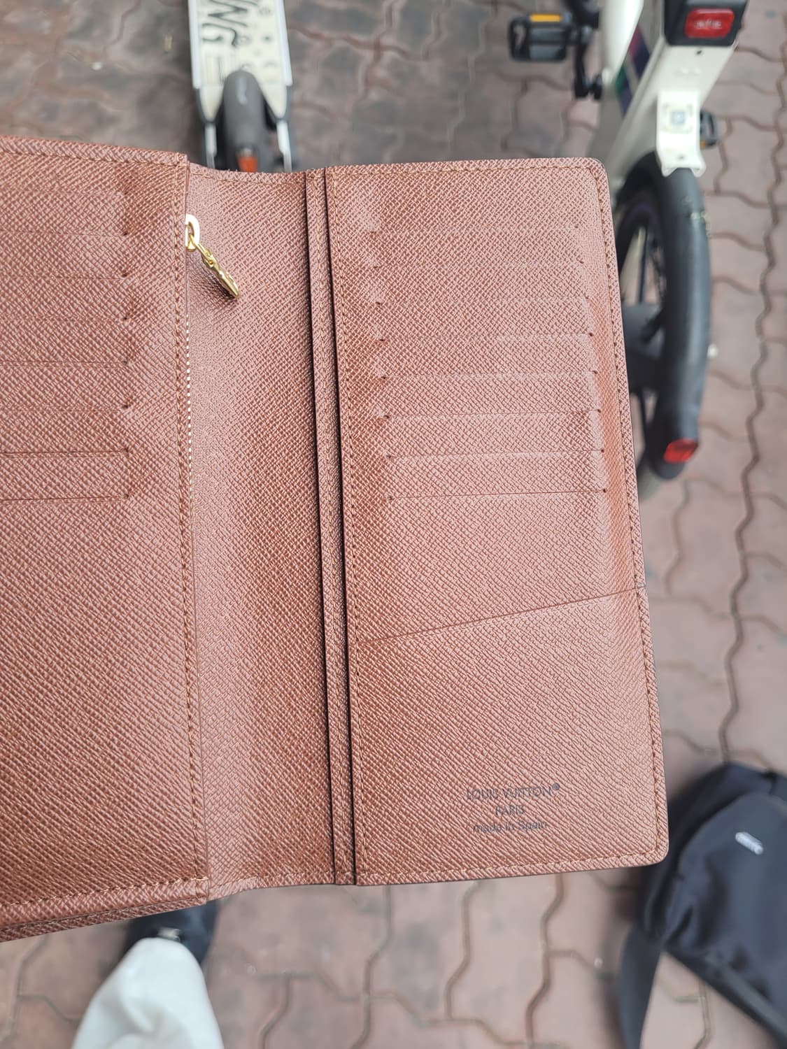 (풀구성품) 루이비통 브라짜 모노그램 이클립스 장지갑 상품이미지9