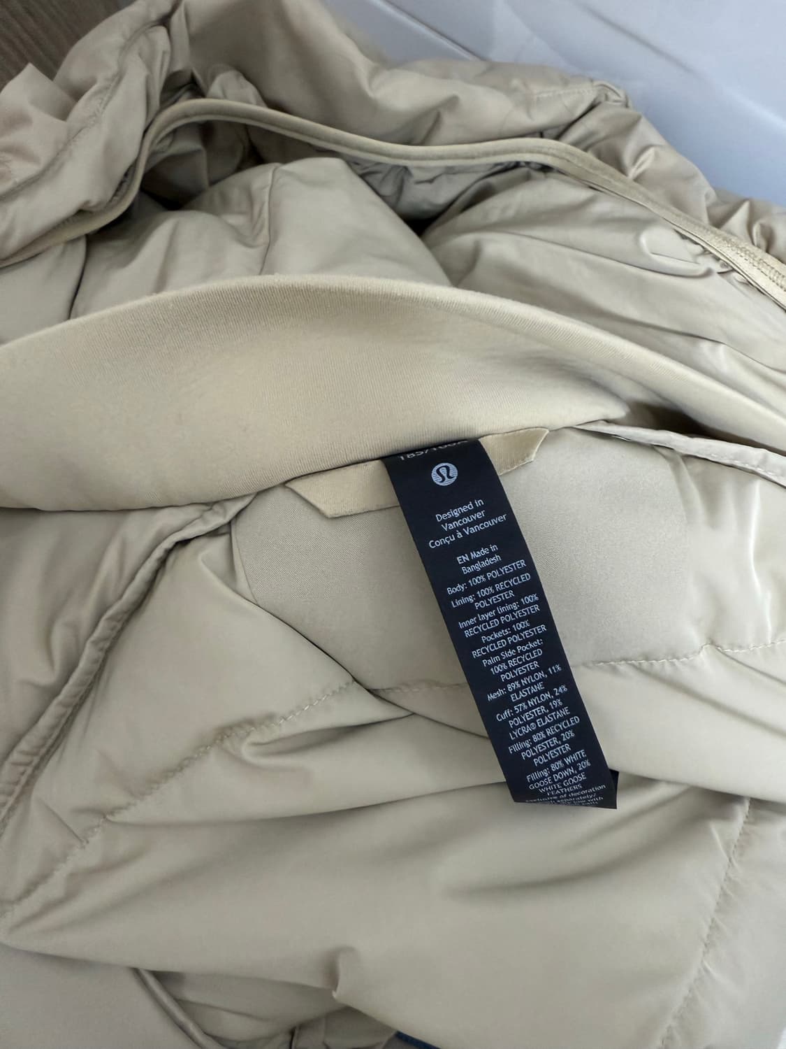 룰루레몬 원더퍼프 패딩 M사이즈입니다. 구스다운이라서 엄청 룰루레몬 원더 상품이미지3