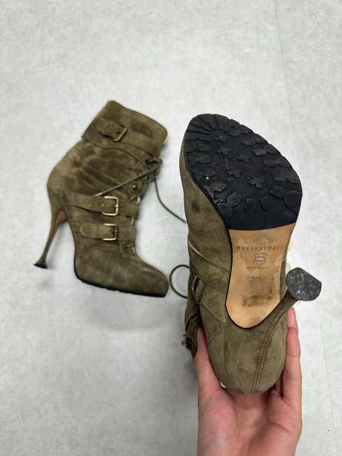 Brian Atwood 밀리터리 스트랩 스틸레토 힐 상품이미지10