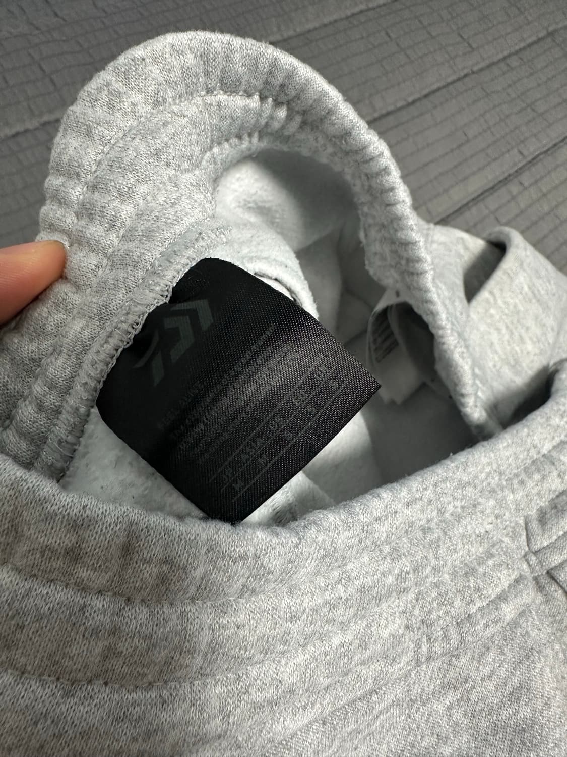 [M] 23FW 다이와피어39 테크 스웨트 팬츠 그레이 상품이미지4