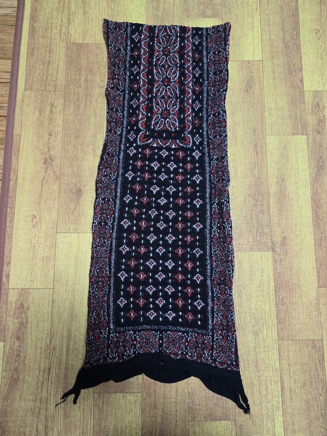 캐피탈 컬러풀 빅 펠티드 울 반다나 머플러 포 맘 블랙 상품이미지2