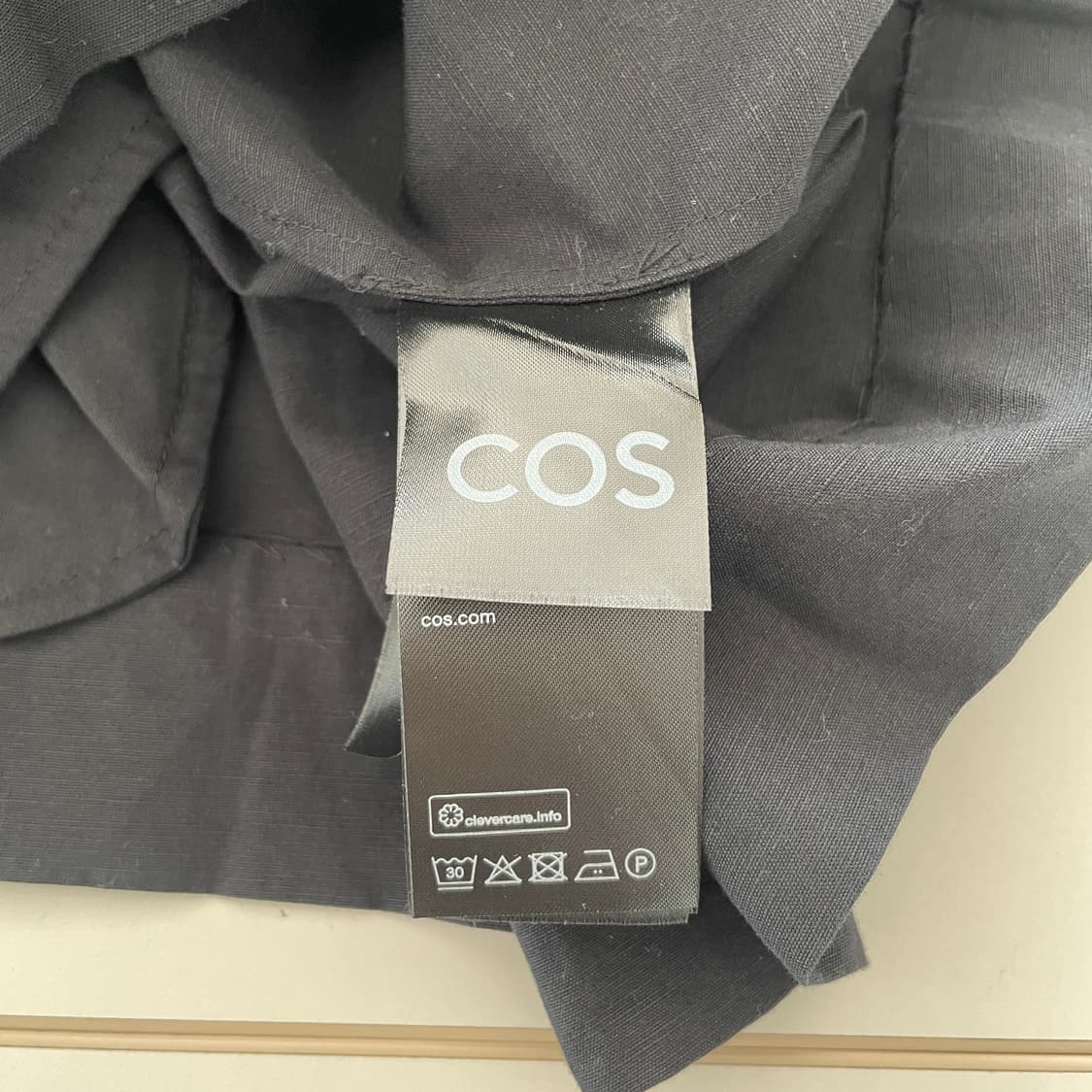 코스 블랙 끈나시 원피스 상품이미지8