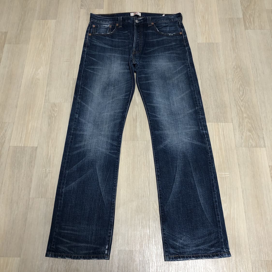 (34) 리바이스 08501-0372 스트레이트핏 하드 워시드 중청 데님 상품이미지1