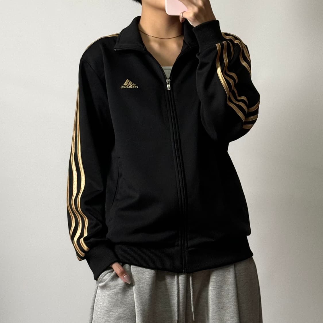 아디다스 로고 트랙탑 져지 검골 블랙 골드 100 [111705] 상품이미지2