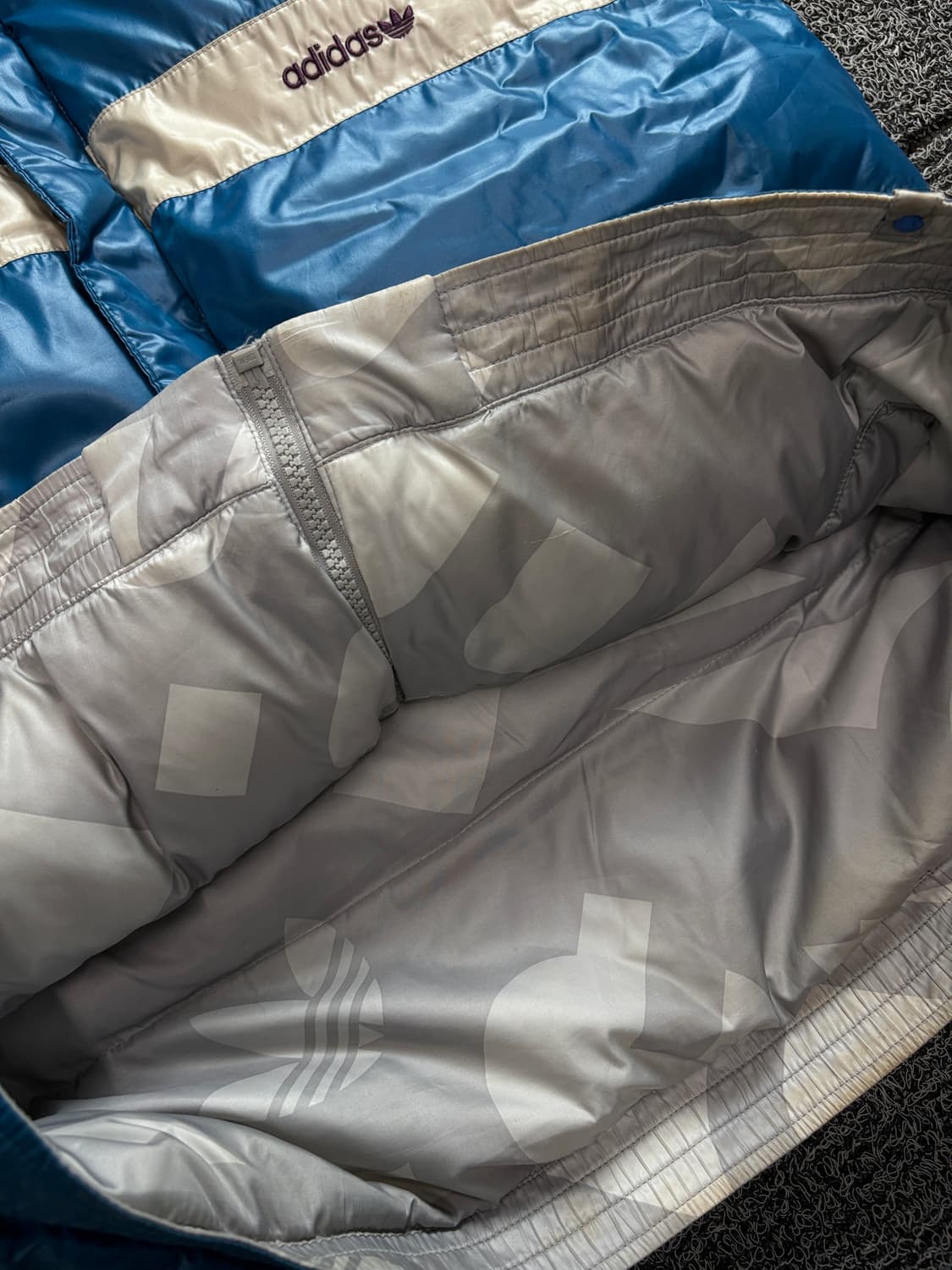 00s 아디다스 올드스쿨 양면 글로시 다운 푸퍼 베스트 1603 상품이미지3