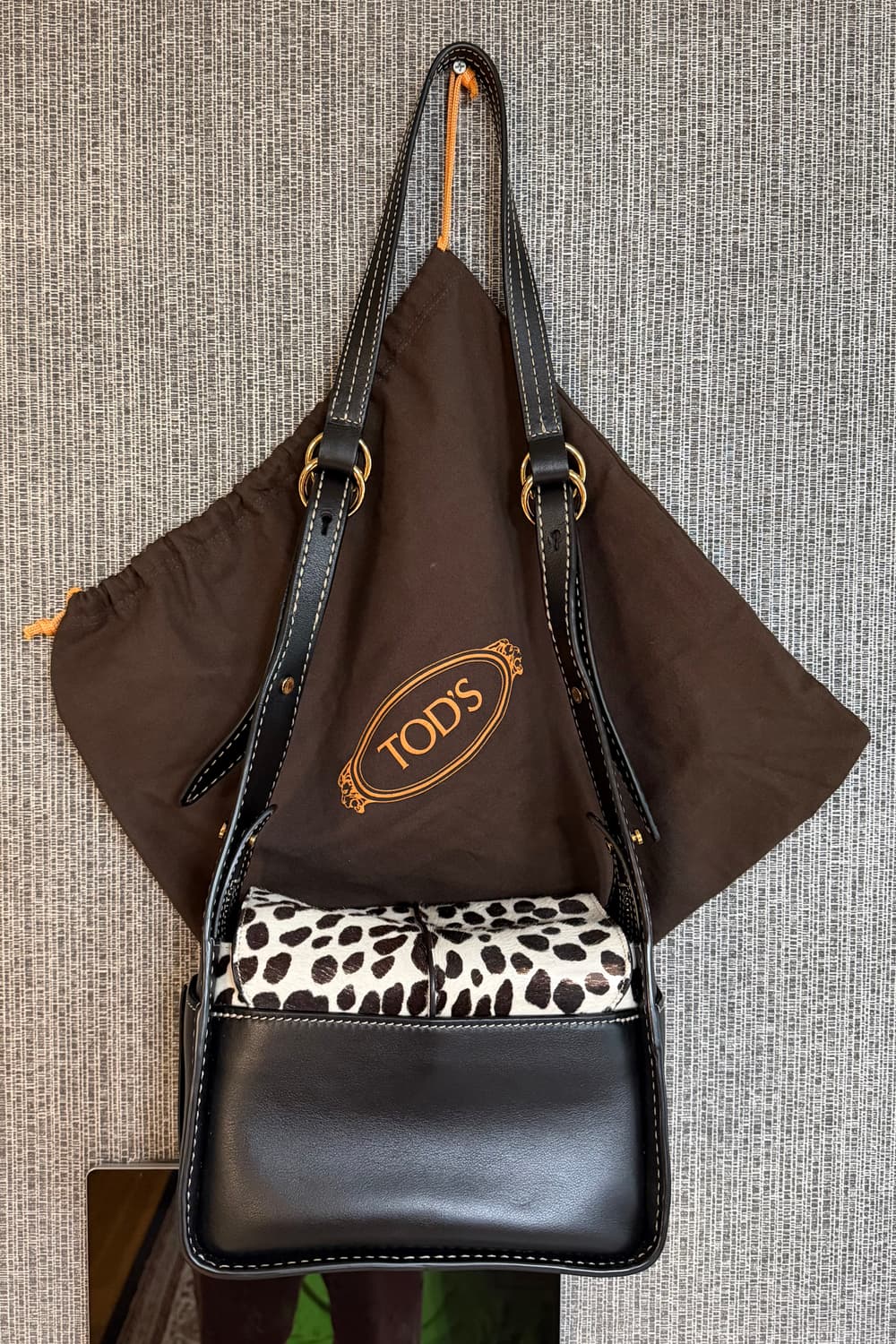 토즈 TOD'S 타임리스 팬던트 달마시안 송치 가죽 숄더백 명품 정품 상품이미지7