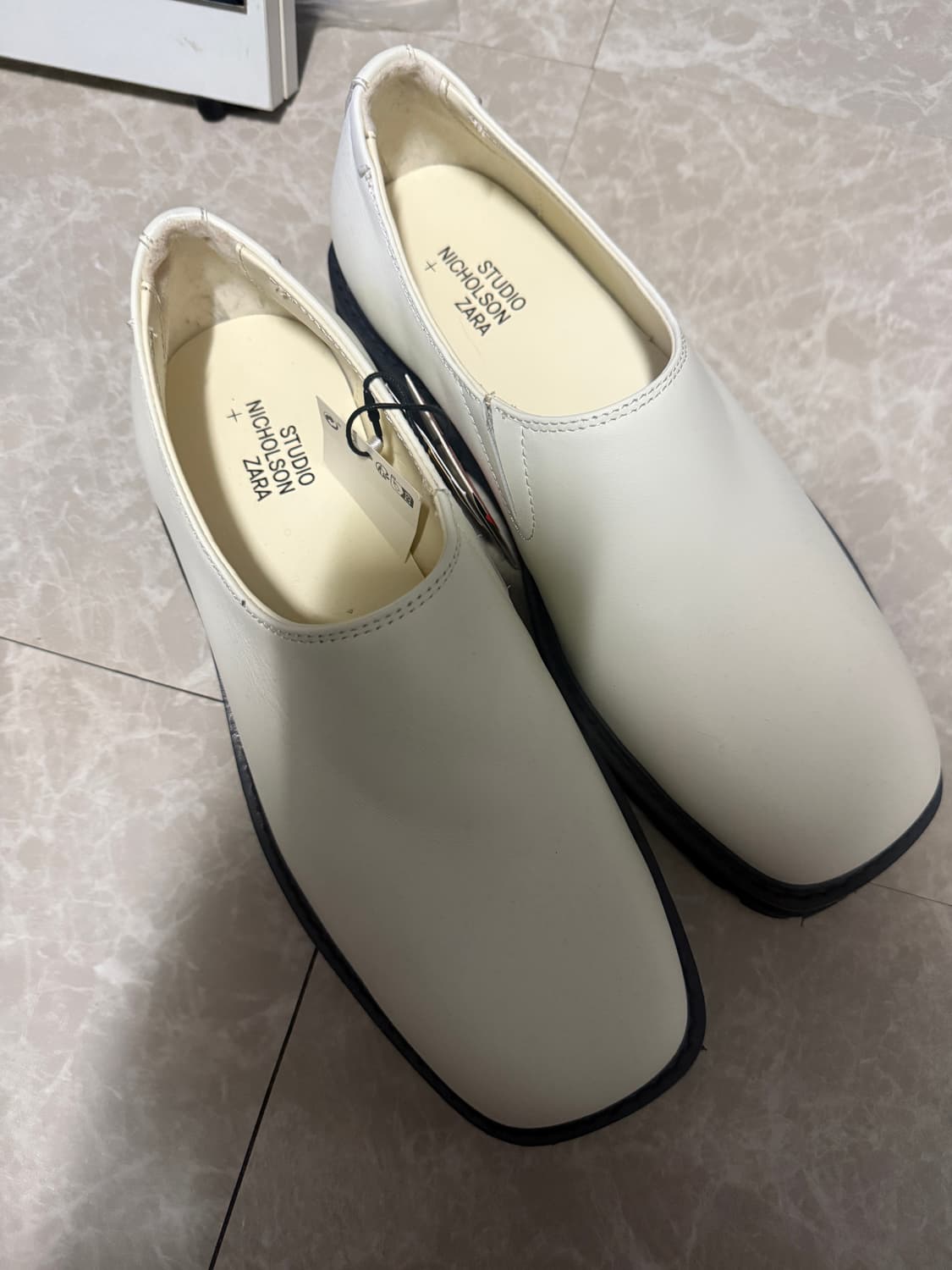 40사이즈 자라 스튜디오니콜슨 로퍼 화이트 비브람 상품이미지1