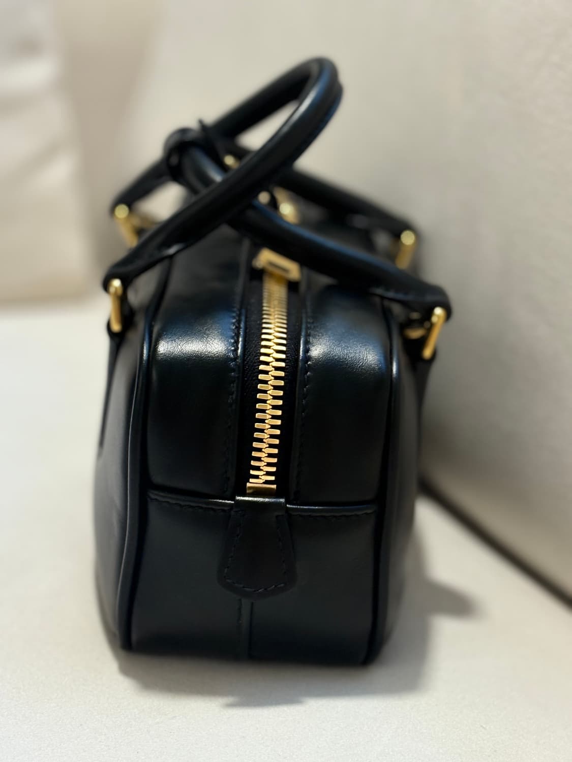 미우미우 아르카디 스몰 도트백 볼링백 상품이미지4