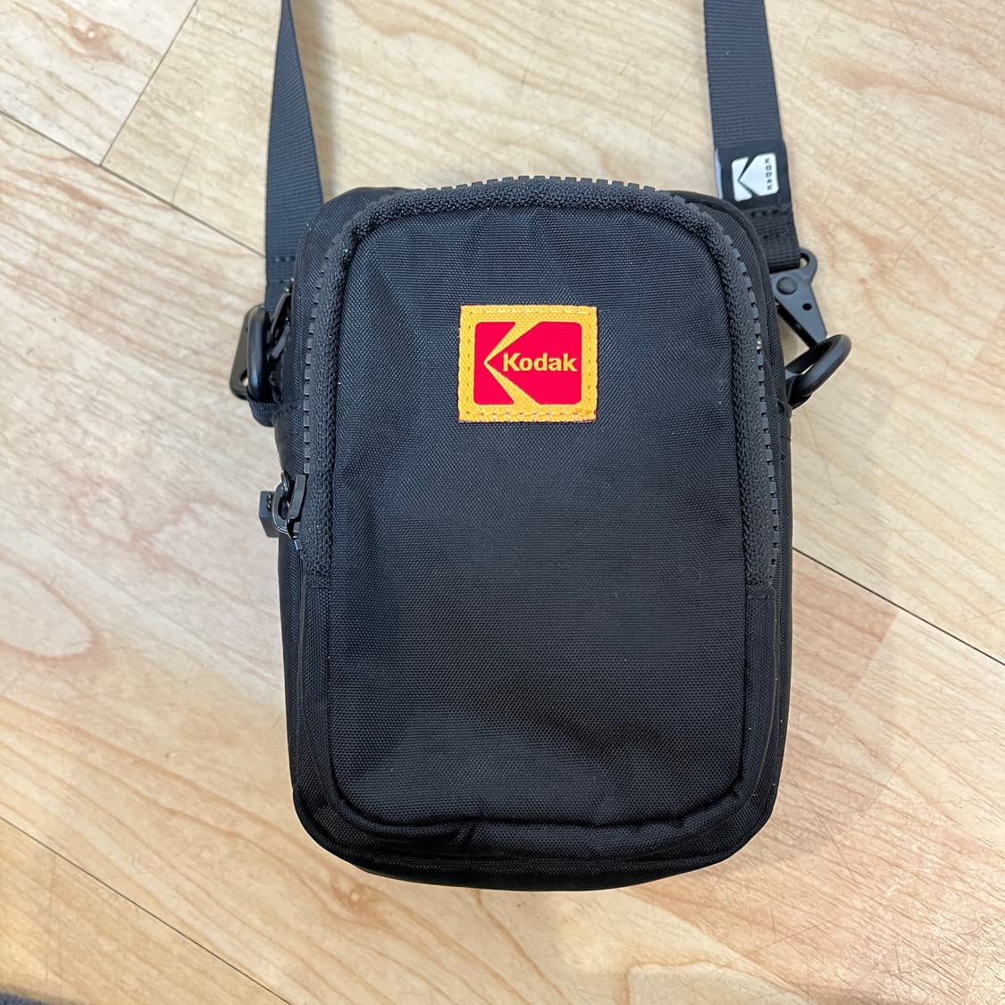 코닥 컬러플러스 미니크로스백 블랙 상품이미지1