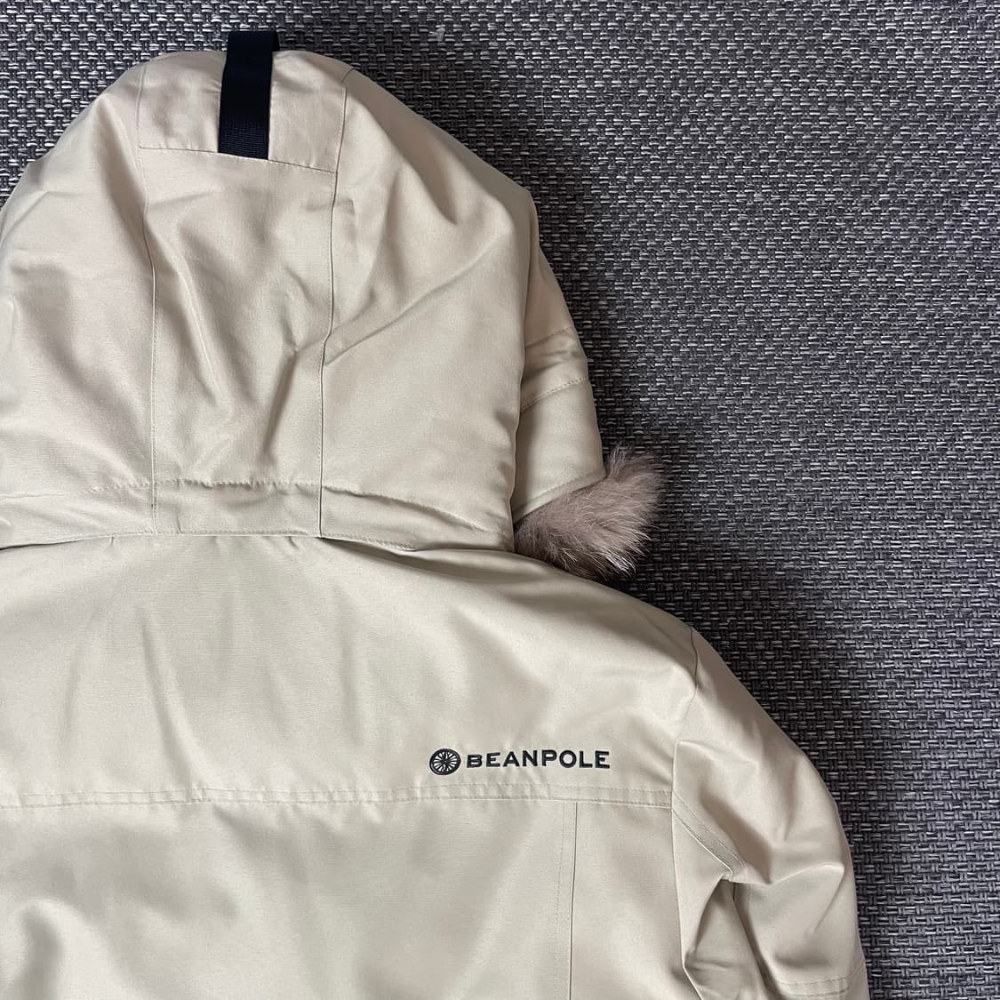 빈폴아웃도어 윈도스토어 폴라 카키 베이지 다운 패딩 100 상품이미지4