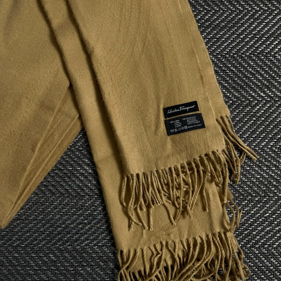 페레가모 아카이브 라나 울 미니멀 머플러y 3176 상품이미지3