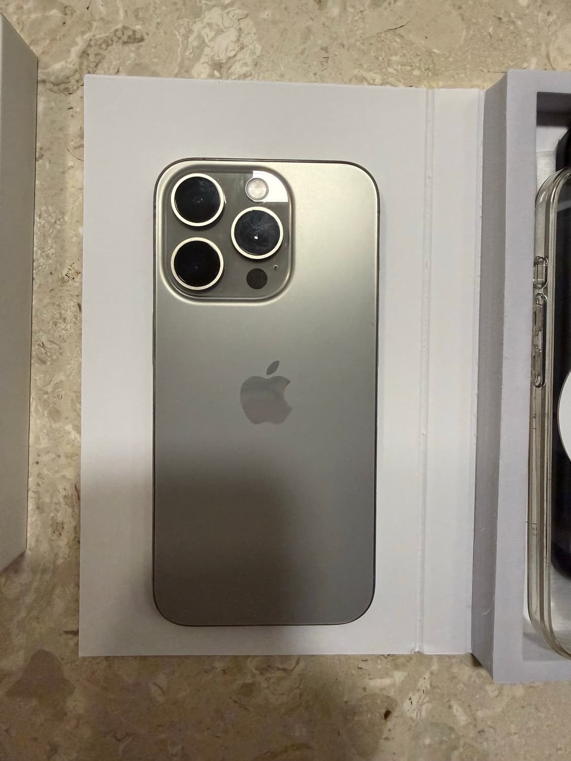 아이폰 15프로 128기가 네추럴 티타늄 상품이미지1