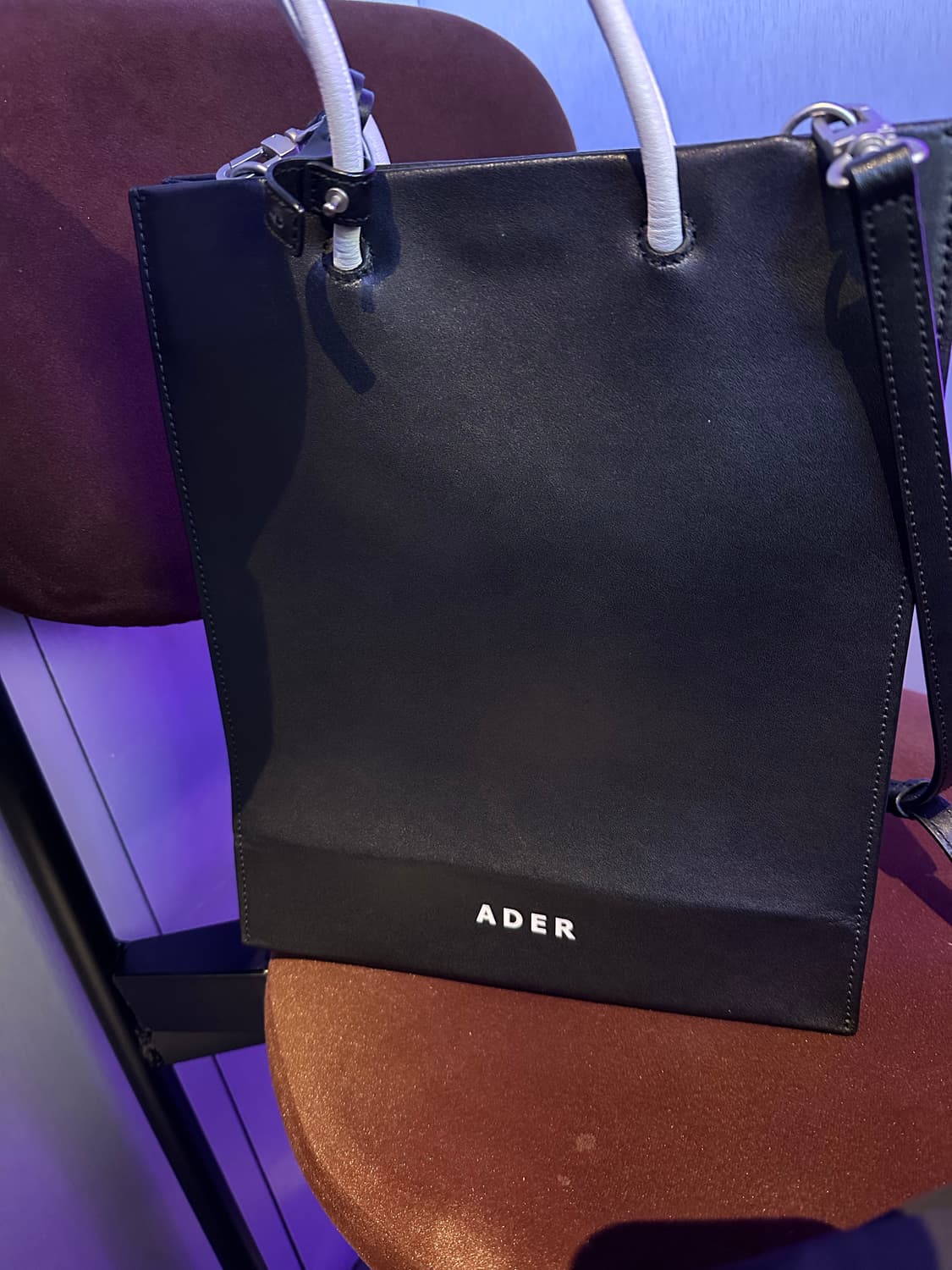 아더에러 쇼퍼백 M 사이즈 상품이미지1