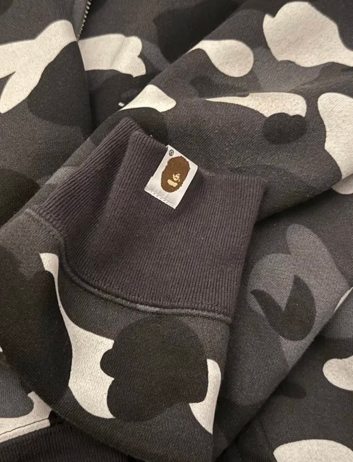 베이프 샤크 야광 후드집업(블랙) 판매 상품이미지2