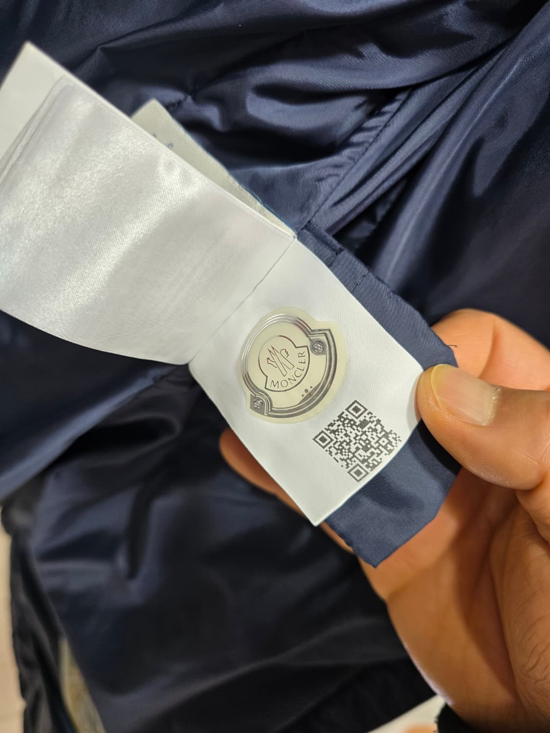 [정품/1사이즈] 몽클레어 네이비 여성 롱패딩 상품이미지8