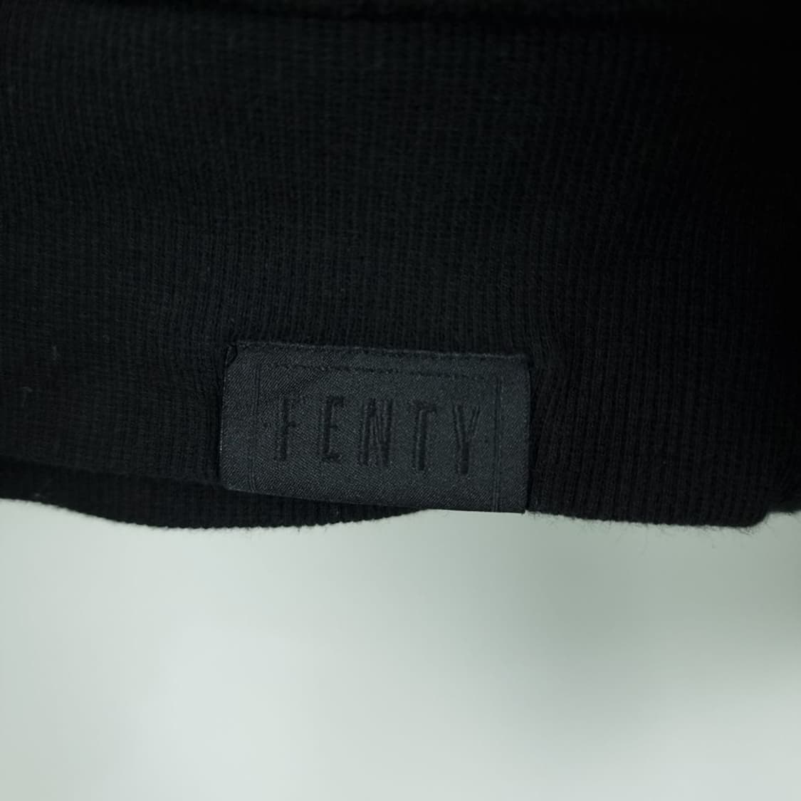 [푸마 X 리한나] 그래픽 자수 오버핏 크롭 후드티 블랙 M19283 상품이미지7