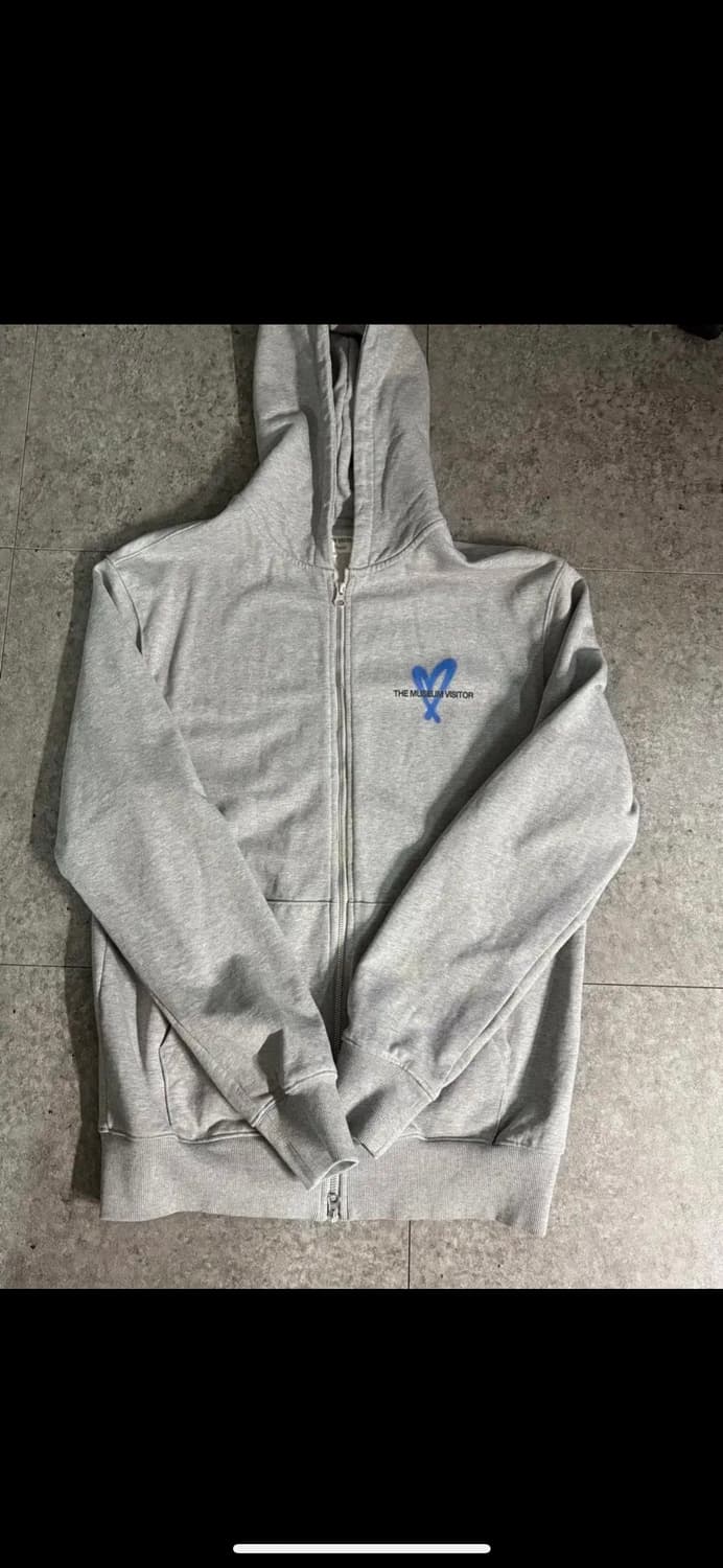 투어스 더뮤지엄비지터 후드집업 상품이미지1