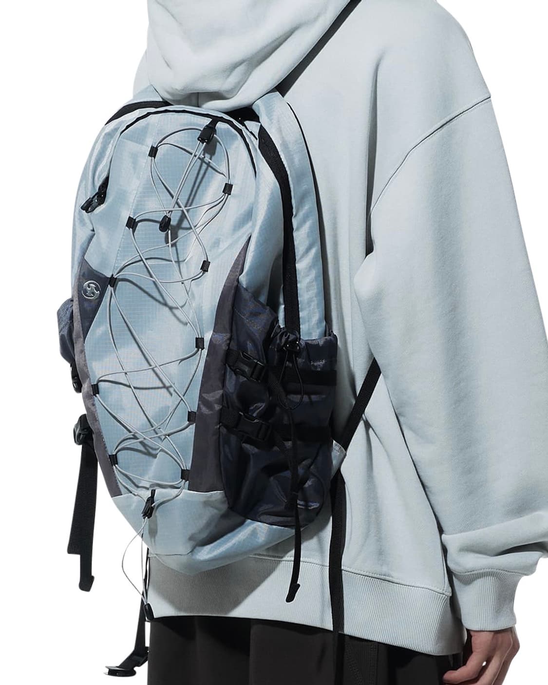 산산기어 스트링 백팩 24/ss 그레이 은색 가방 상품이미지1