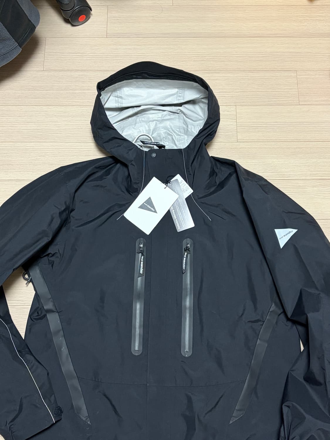 [L] 앤드원더 2.5L 하이커 레인 자켓 블랙 상품이미지1