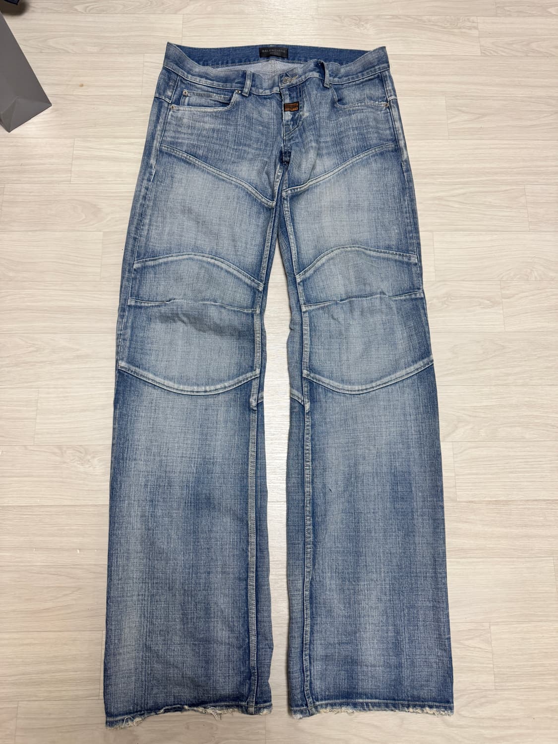 [L] 발렌시아가 로우웨이스트 피티드 데님 상품이미지1