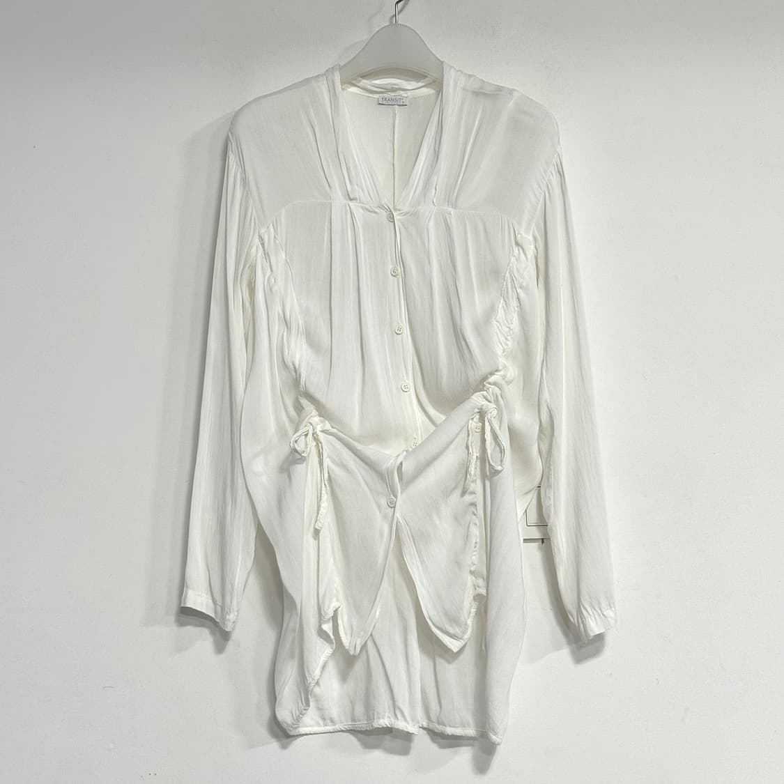 트랜짓 파 수치 드로스트링 셔링 블라우스 상품이미지1