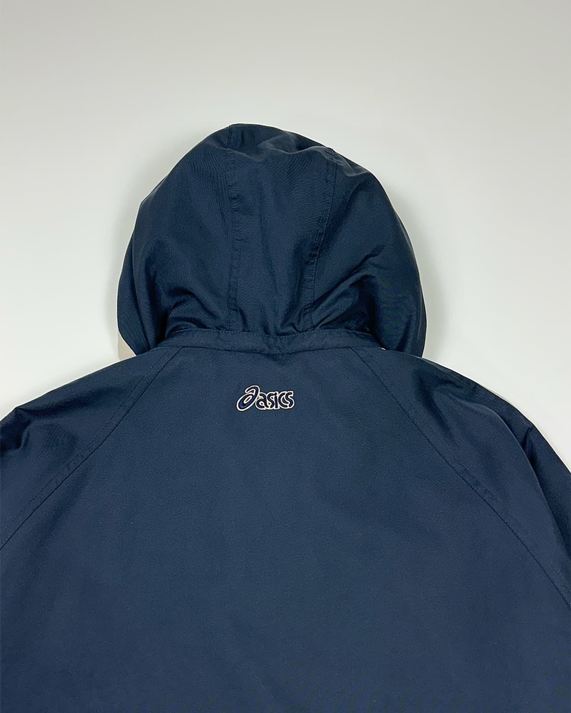 아식스 사이드라인 올드스쿨 누빔 바람막이 상품이미지3