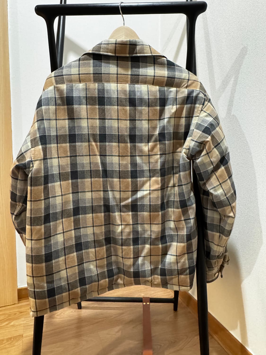 (2) 비즈빔 keesey check 다운 자켓 25ss 상품이미지2