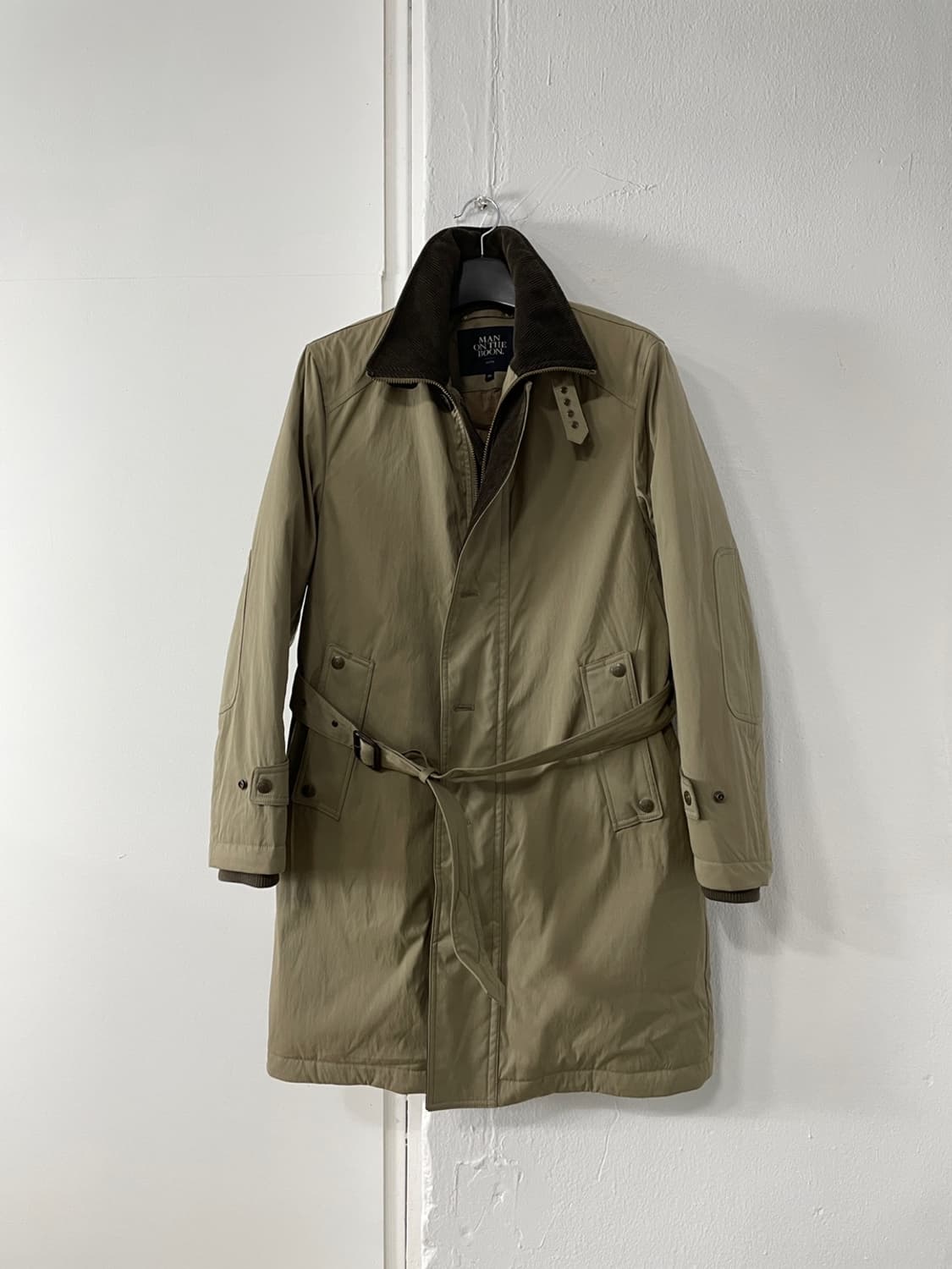 맨온더분 코듀로이 카라 벨티드 구스다운 코트 상품이미지1