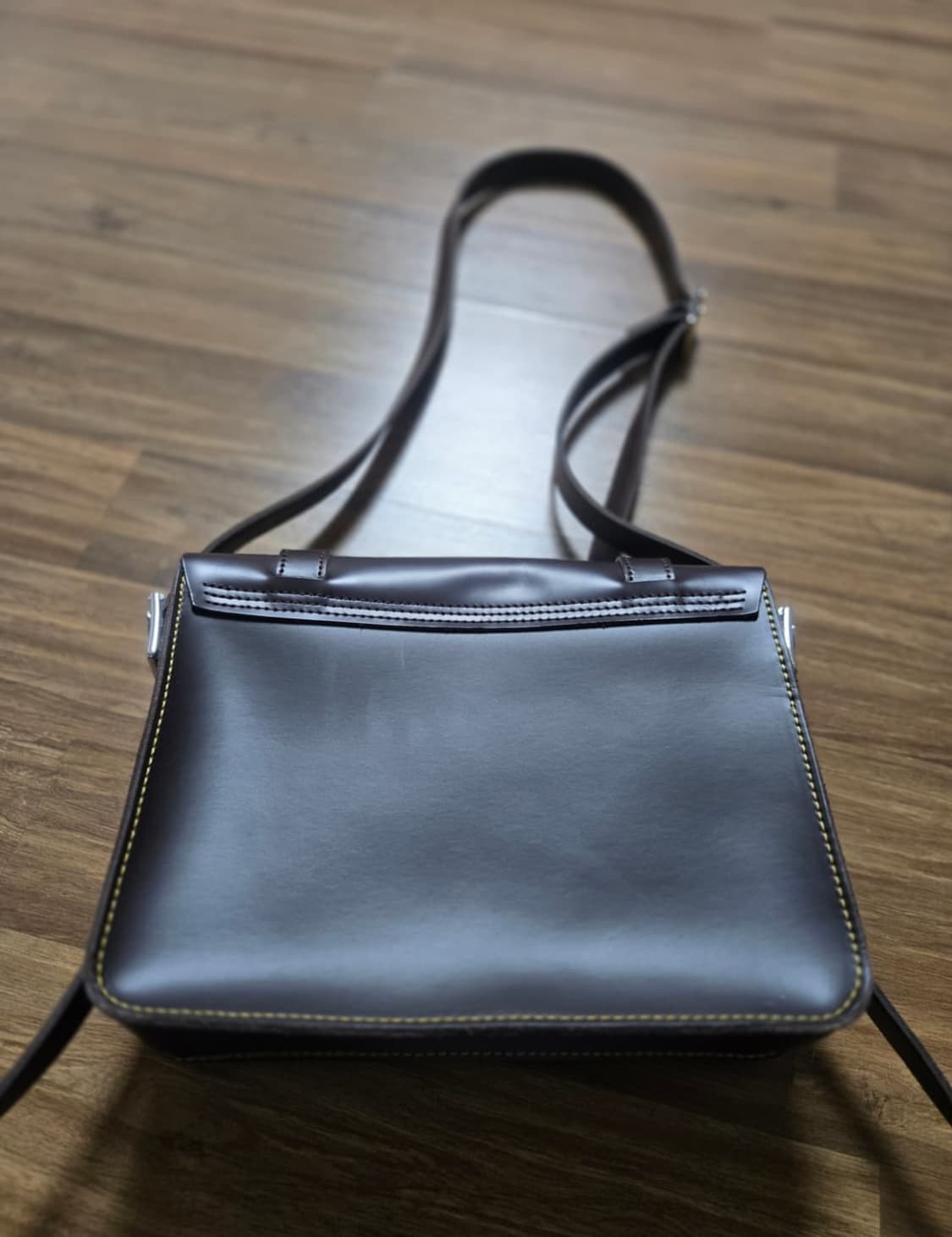 닥터마틴 11인치 비건 사첼 크로스백 - 버건디 [정품] 상품이미지4