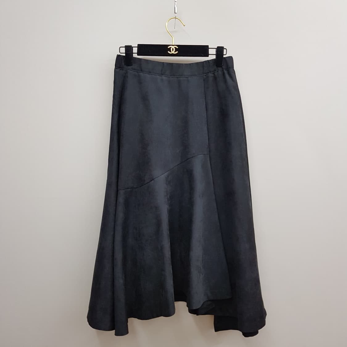 한섬 SJSJ 2023 턱 슬릿 플레어 스커트 64-94사이즈 상품이미지3