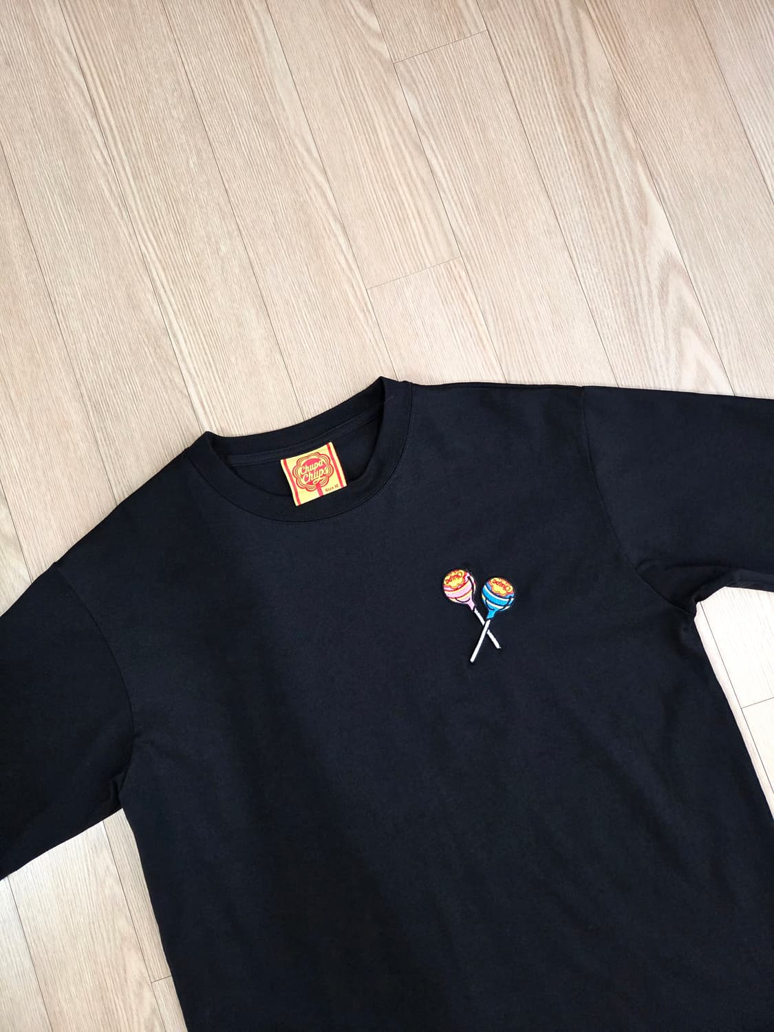 추파춥스 블랙 자수 티셔츠 상품이미지3